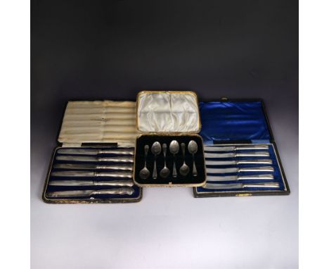 Set of six 1930s teaspoons, hallmarked Arthur Price & Co Ltd, Birmingham 1933, and two sets of 1920s silver handled tea knive