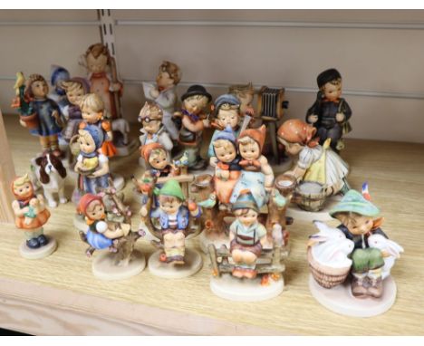 Nineteen Hummel figures or groups, a Beswick spaniel and another figure, tallest 16.5cm (21)