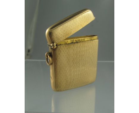 A 9CT GOLD VESTA CASE with hinged cover and hanging loop and having all over engine turned decoration. Maker H. Matthews, Bir