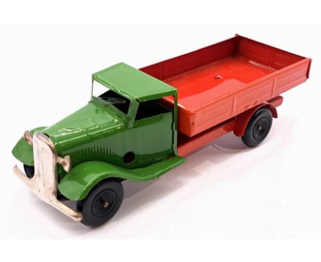 Triang Minic Post War Delivery Lorry 10M, tinplate, clockwork, green cab, red trailer, light age related wear otherwise Good 