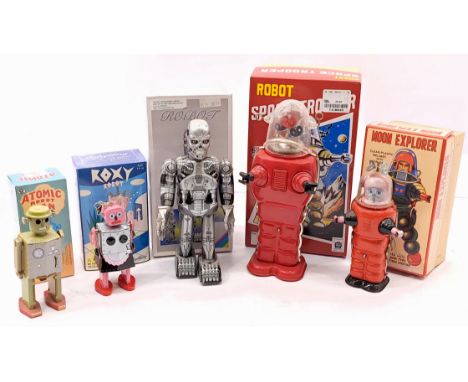 Modern issue clockwork robots x five, Chinese made, tinplate, within Good Plus to Excellent boxes; Good Plus to Excellent; (5