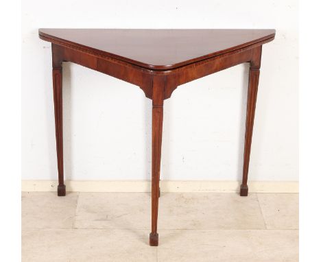 Fold-out mahogany Louis Seize triangular console.&nbsp;With tapered legs.&nbsp;Size: 75 x 74 x 74 cm.&nbsp;In good condition.