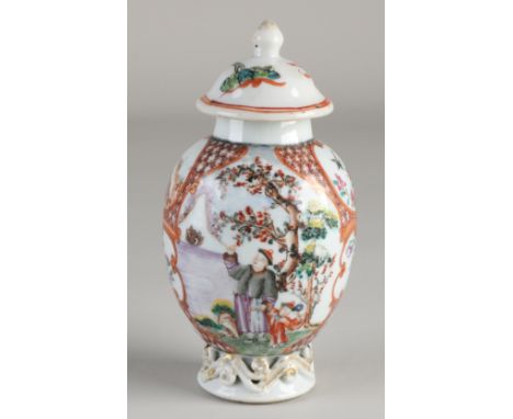 18th Century Chinese porcelain Chine de Commande tea caddy with figures in landscape / gold decor.&nbsp;Dimensions: H 14 cm.&