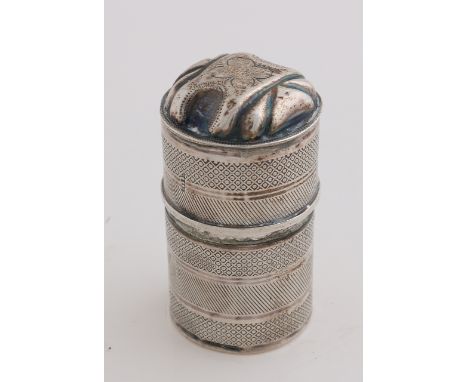 Silver loderein box, 833/000, round model with engraved bands.&nbsp;MT .: C.H. Cammans, Groningen, yl.:n:1872.&nbsp;about 19 