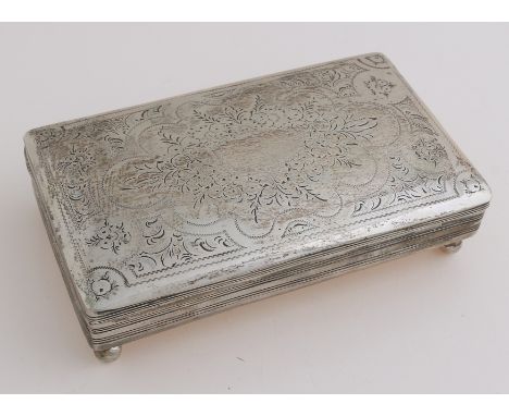 Silver box, 833/000, rectangular model with engraved lid with floral decoration.&nbsp;The edges have a line pattern and the b