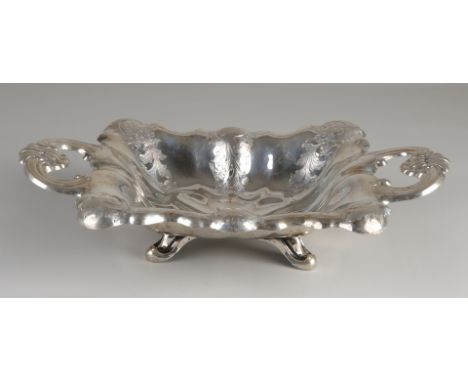 Silver fruit bowl, 12 lothige, BWG, rectangular contoured model with scalloped edge with engraved floral decoration, placed o