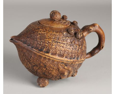 Chinese nut-shaped ceramic teapot.&nbsp;Unnoticed.&nbsp;Size: 12 x 16.5 x 10 cm.&nbsp;In good condition.