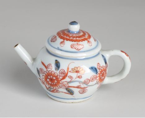 18th century Chinese porcelain miniature teapot with floral / gold decoration.&nbsp;Size: 6 x 9 x Ø 5.5 cm.&nbsp;In good cond