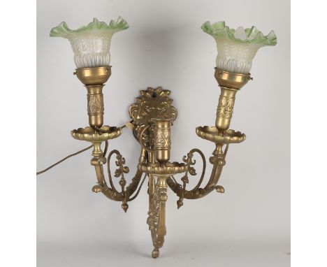 Large brass Neo Renaissance style wall lamp with tendrils and lion's head.&nbsp;20th century.&nbsp;Size: 47 x 35 x 25 cm.&nbs