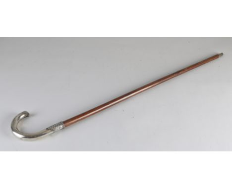 walking stick with silver grip, 800/000, decorated with rib at the base.&nbsp;85 cm.&nbsp;With monogram engraving: SHG.&nbsp;