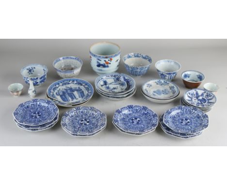 Lot of various old / antique Chinese porcelain.&nbsp;Among other things;&nbsp;cups, saucers, bowls, et cetera.&nbsp;Damages.&