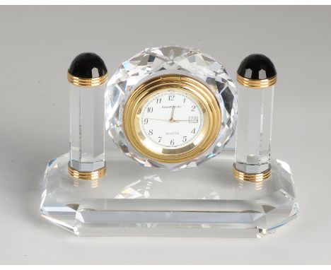 Swarovski crystal desk clock with quartz movement + gilding.&nbsp;Second half of the 20th century.&nbsp;Size: 8 x 11 x 6.5 cm