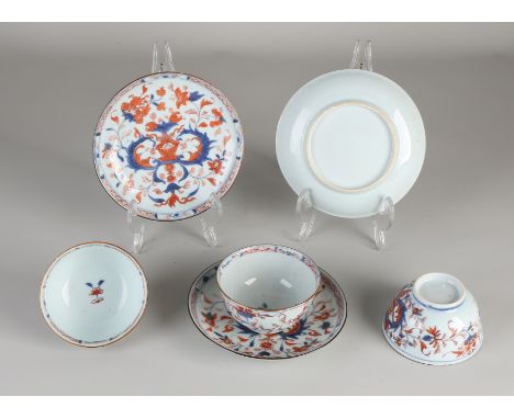 Three 18th century Chinese Imari porcelain cups and saucers with floral decoration.&nbsp;Size: 6 x Ø 13 cm.&nbsp;In good cond