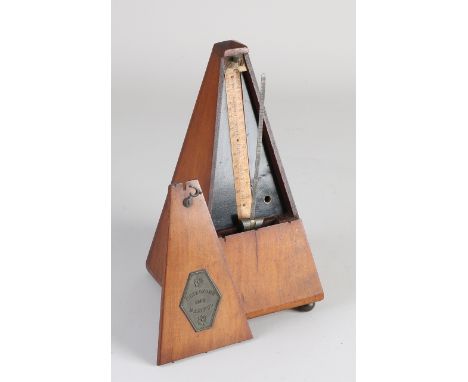 Antique mahogany metronome with key.&nbsp;To Maelzel.&nbsp;19th century.&nbsp;Dimensions: H 22 cm.&nbsp;In good condition.