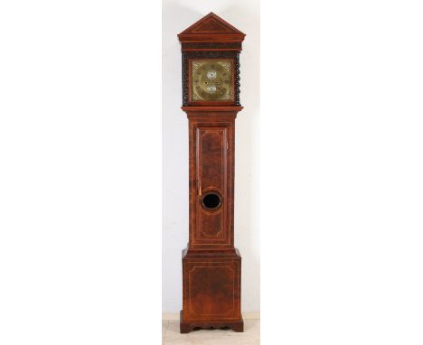 English grandfather clock.&nbsp;Root nuts with bandintarsia.&nbsp;With antique timepiece.&nbsp;Circa 1800. Marriage.&nbsp;Bel