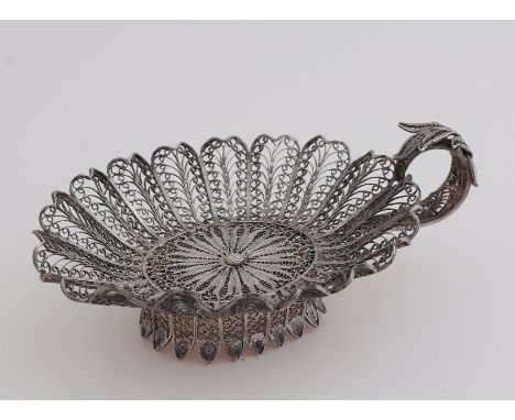 Silver filigree container, ear cup, BWG, oval model, 11x7.5x3cm.&nbsp;about 34 grams.&nbsp;In good condition