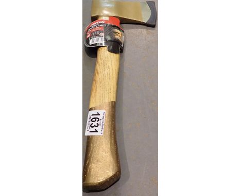 New and unused Dekton wood handled axe. P&amp;P Group 1 (£14+VAT for the first lot and £1+VAT for subsequent lots) 