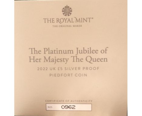 Rare 2013 5oz silver proof collectors edition round, The 60th Anniversary of The Queens Coronation, boxed with certificate. P