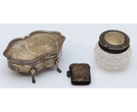 A silver trinket box, Birmingham 1909, raised on four feet68gm, a silver vesta case Birmingham 1910 and a silver topped jar 