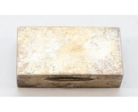 A silver snuff box, London 1913, 7 x 4 x 2cm, 59gm 