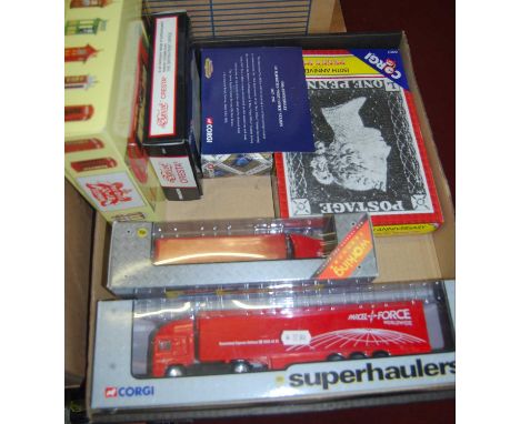 One tray containing a quantity of six various boxed modern issue diecast, to include a Corgi Parcelforce Worldwide Superhaule