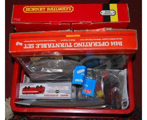 One box containing a quantity of Hornby and Dinky Toys 00 scale and diecast models, to include a Dinky Atlas Editions Leyland