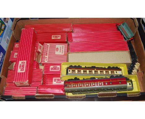 One box containing a quantity of Hornby 00 scale rolling stock and accessories, to include a No.4060 open corridor coach etc 