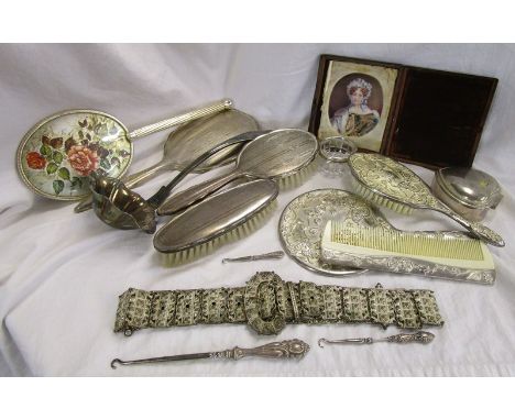 Collection of silver &amp; white metal