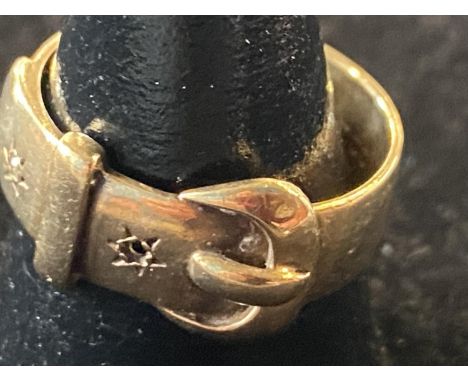 A 9ct gold buckle ring 6.74g. Size T 
