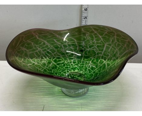 A vintage art glass bowl 