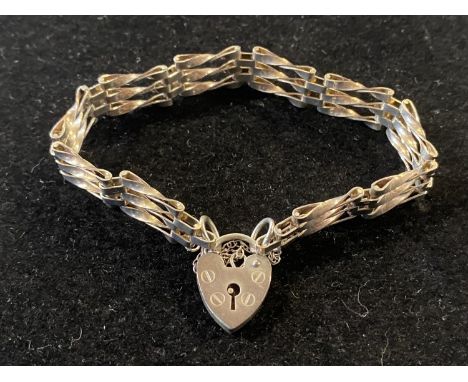 A hallmarked silver gate bracelet 10.81g 