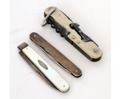 An early 20th Century sportsman's pocket knife with cartridge extractor, scissors, screwdriver, bottle opener, corkscrew and 