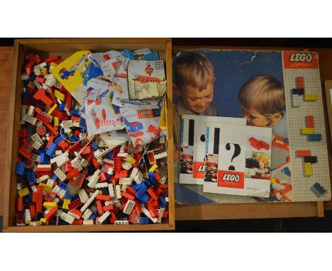 Quantity of vintage Lego with instruction manuals (AF)