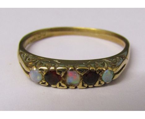 9ct gold garnet and opal ring size P weight 2.41 g