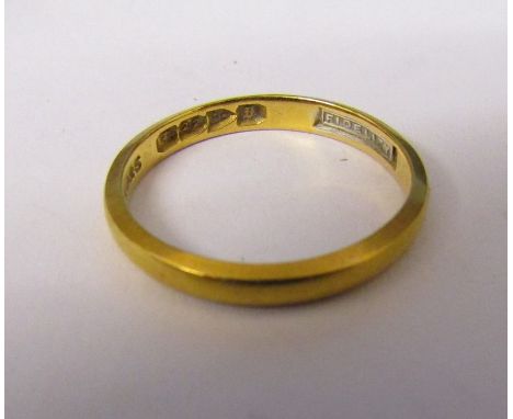 22ct gold band ring size J/K weight 2.1 g