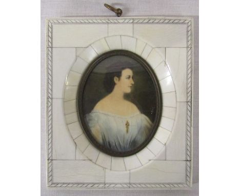 Reproduction portrait miniature of a young woman, signed, in ivory effect frame 12 cm x 14 cm (size including frame)