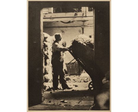 Coburn (Alvin Langdon, 1882-1966). Scarti di Cotone, uno Studio di una Importante Industria della Contea di Lancashire, Manch