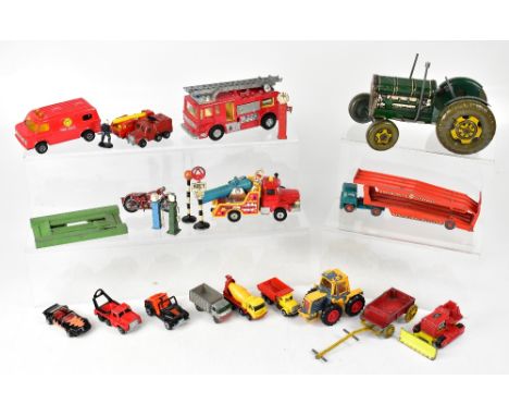 A quantity of diecast and other vintage vehicles, to include fire engines, Merryweather Marquis Fire Tender No.285, Matchbox 