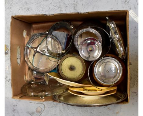 A collectors' lot to include circa 1950s vintage glassware, water glass, glass plates, glass bowls, a quantity of metalware t