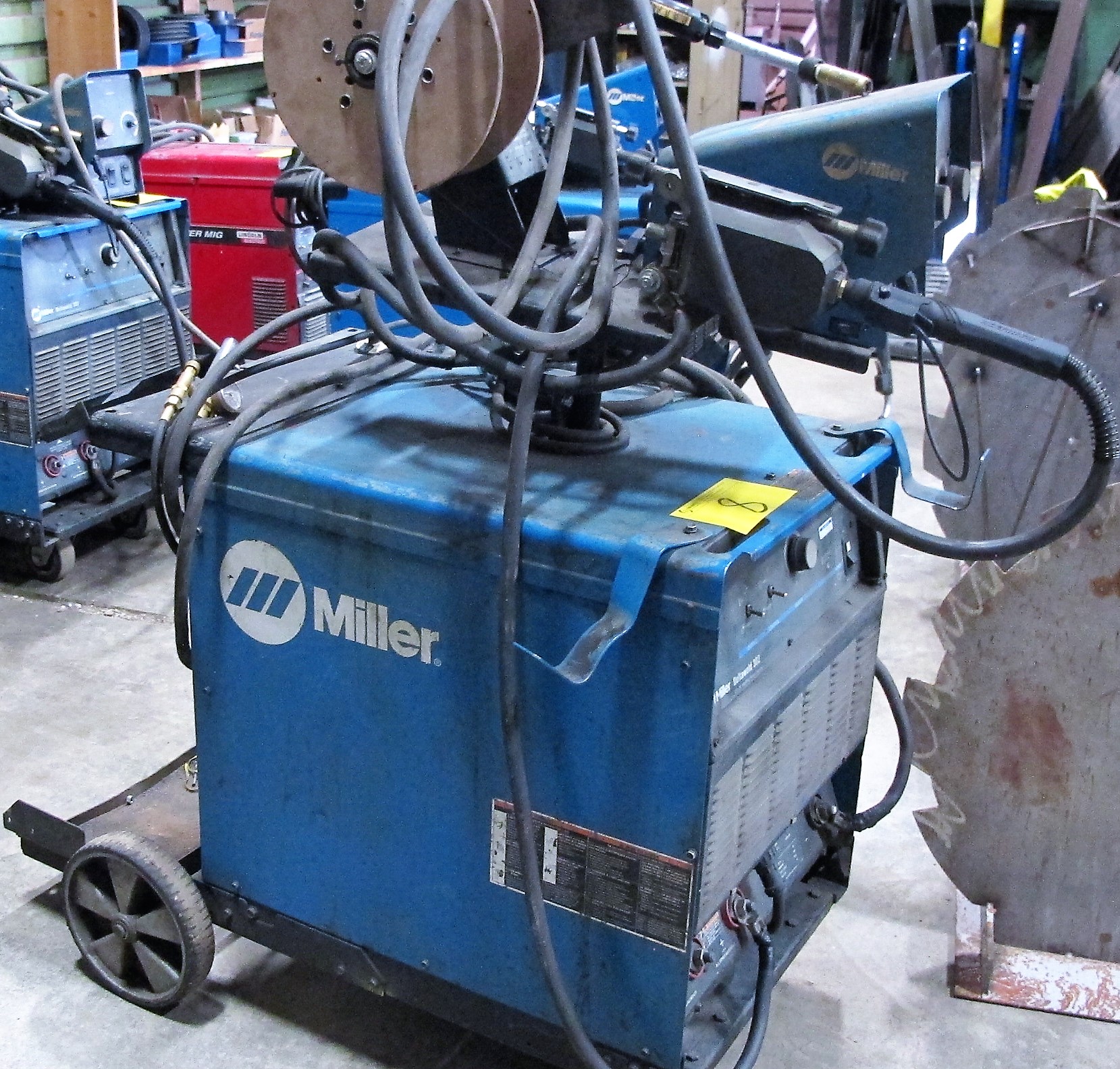 MILLER DELTAWELD 302 CV-DC WELDING POWER SOURCE W/MILLER 70 SERIES 24V