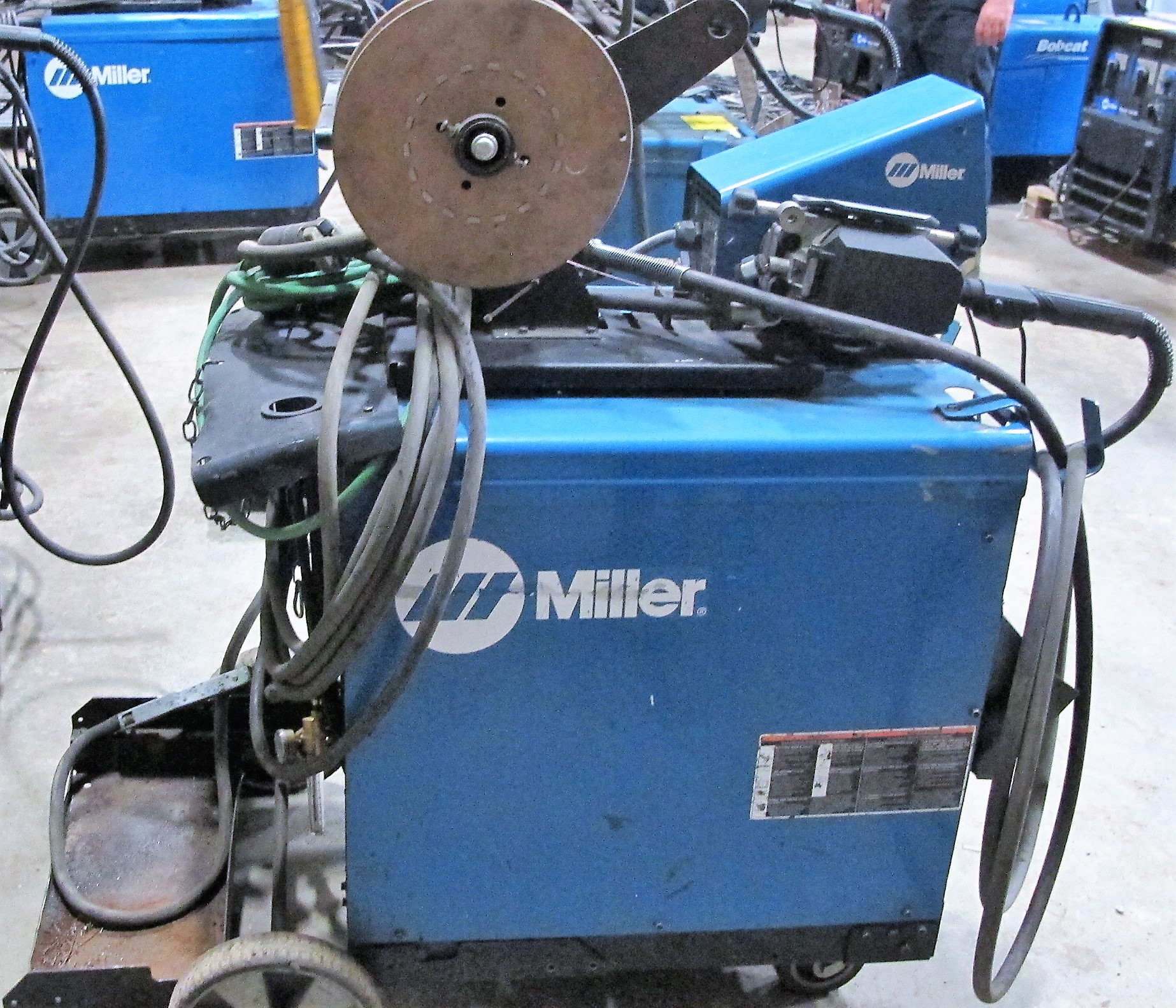 MILLER DELTAWELD 302 CV-DC WELDING POWER SOURCE W/MILLER 70 SERIES 24V