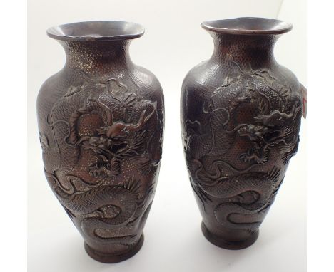 Pair of bronze Japanese vase decorated with dragons H: 20 cm