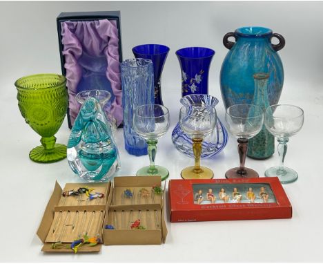 A collection of glass to include a Waterford squat vase 9cm, Dale Tiffany Favrile studio art glass amphora vase, Svaja paperw