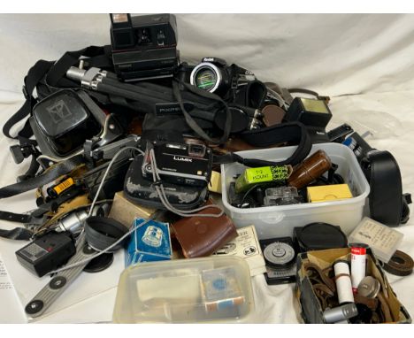 Vintage cameras to include Lumix quad indicator DC vario- elmar 1:3.3-5.9/4.9-22.8 ASPH, Kodak Pixpro Aspheric HD Zoom Lens 4