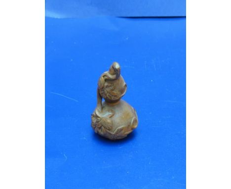 A hand carved Gourde shaped netsuke 