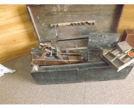 LARGE CARPENTERS TOOL CHEST & CONTENTS