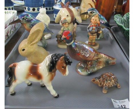 Tray of assorted animal and human figurines to include; KSP lustre figures of birds, a German porcelain horse, a Wade tortois