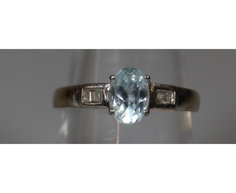 9ct white gold aquamarine and diamond ring. Ring size M. Approx weight 2 grams. (B.P. 21% + VAT)Condition is good, no obvious