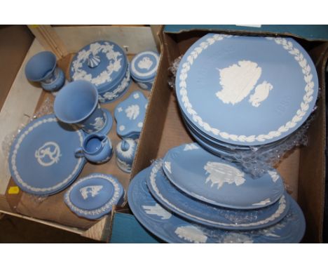 TWO SMALL TRAYS OF WEDGWOOD JASPERWARE TO INCLUDE A QUANTITY OF CABINET PLATES, TRINKET POTS ETC. 