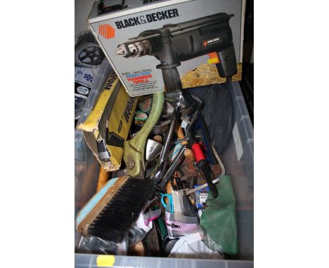 A SMALL TRAY OF TOOLS AND PARTS ETC TO INC A BLACK AND DECKER HAMMER DRILL